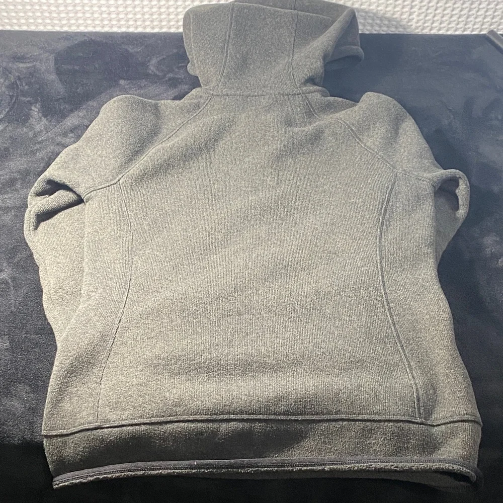 The North Face women’s Gray Zip up Hoodie size medium - Picture 6 of 6